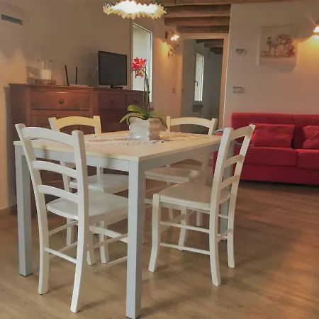La Casa Nel Bosco Apartment *